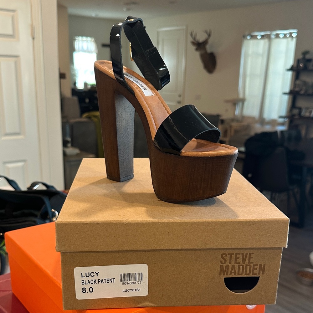 Steve Madden Black Patent Platform Sandals
